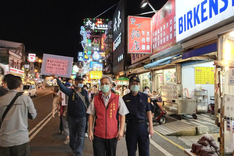 對於疫情中心發布國家級警報提醒民眾「暫勿前往」，讓墾丁店家氣得直跳腳，怒批「嚴重打擊業者士氣」！（圖片來源：中央社）