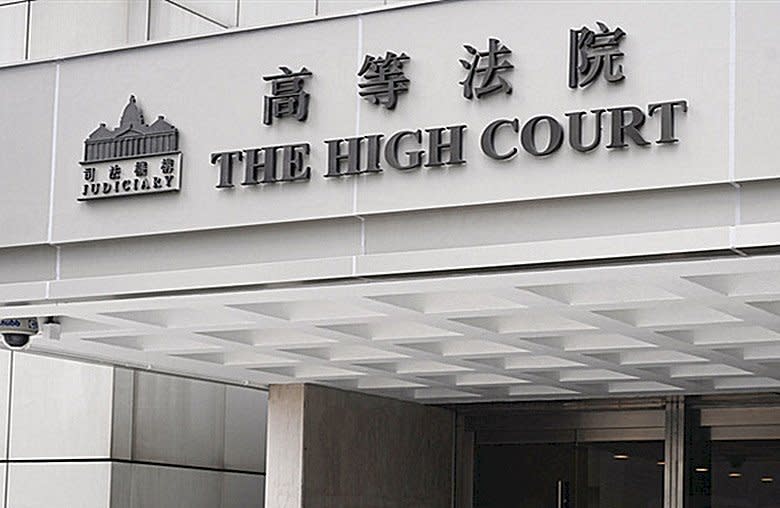 香港第一起被以涉嫌違反「國家安全法」起訴的案件，23日在香港高等法院開庭，但不設陪審團，打破過去176年來香港司法沿用的制度。(圖取自推特)