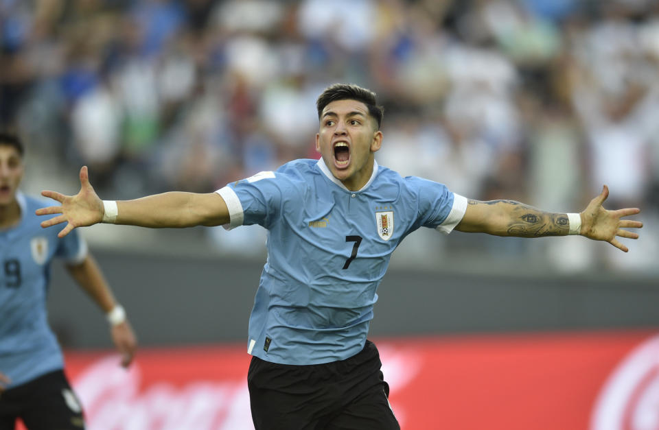 El delantero Anderson Duarte de Uruguay celebra tras anotar el primer gol de su equipo ante Israel durante la semifinal del Mundial Sub20 en el estadio Diego Maradona de La Plata, Argentina, jueves 8 junio, 2023. (AP Foto/Gustavo Garello)