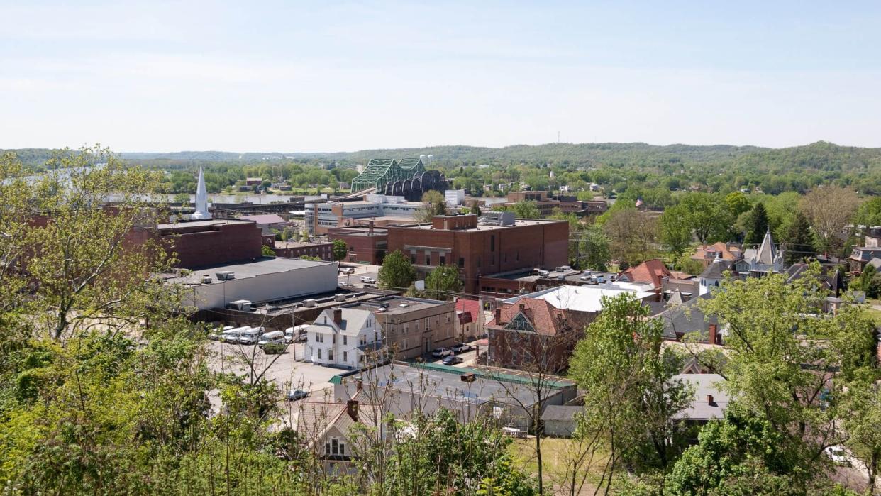 "A view on Parkersburg, West Virginia from a nearby hill".