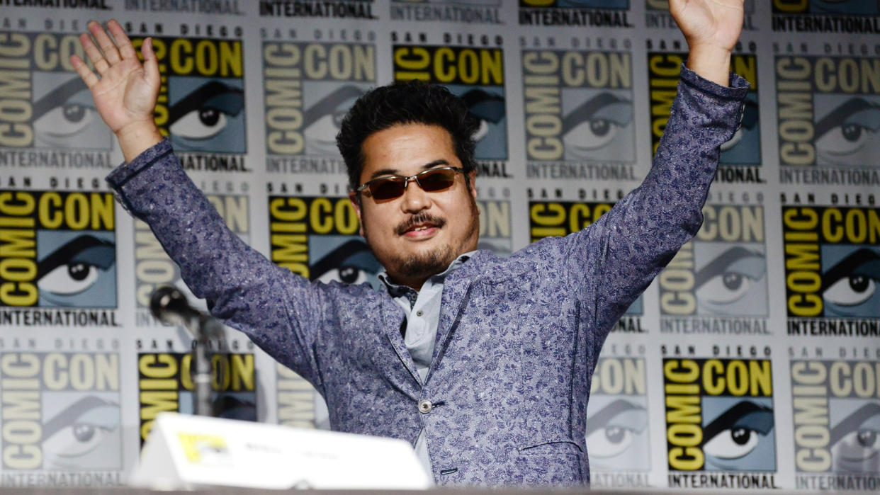  Katsuhiro Harada waving his arms. 