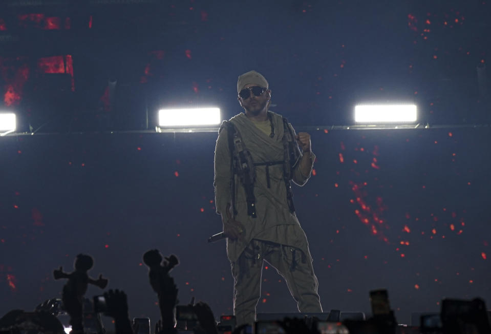 Yandel del dúo puertorriqueño de reggaetón Wisin & Yandel durante el primer concierto de su gira del adiós en la Ciudad de México el jueves 25 de agosto de 2022. (Foto AP/Fernando Llano)