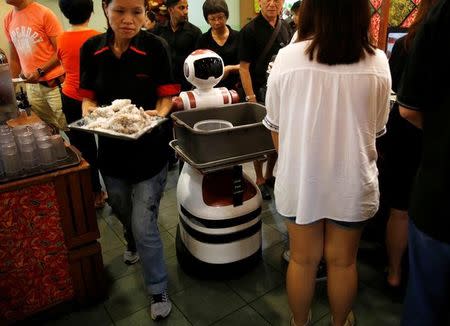 A robot navigates its way to collect dirty dishes at Chilli Padi Nonya Cafe in Singapore July 6, 2016. REUTERS/Edgar Su /Files