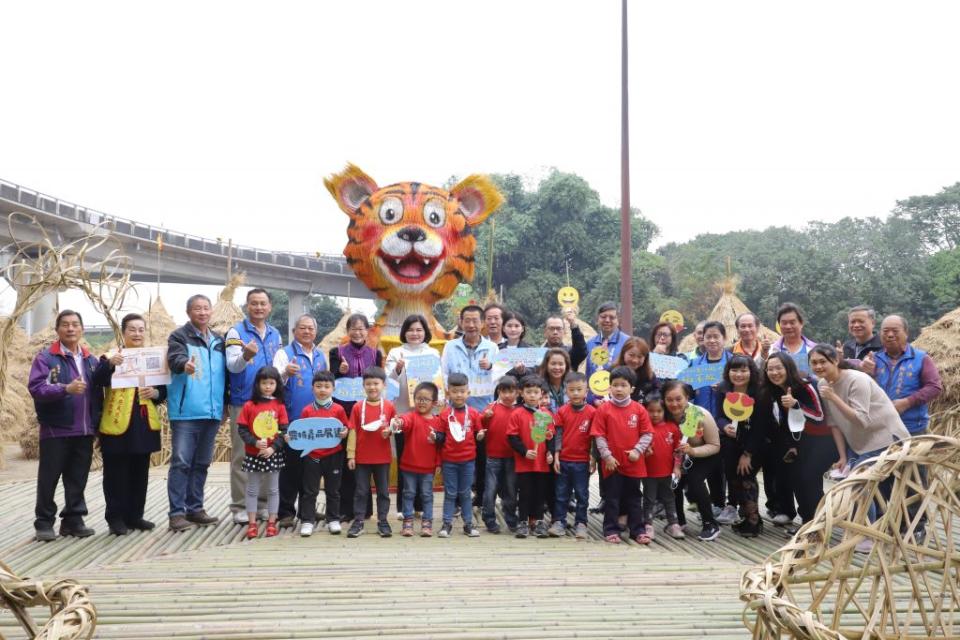 大埤鄉稻草酸菜文化季廿五日登場，歡迎大家來體驗三百個稻草垺迷宮等農趣。（記者陳正芬攝）