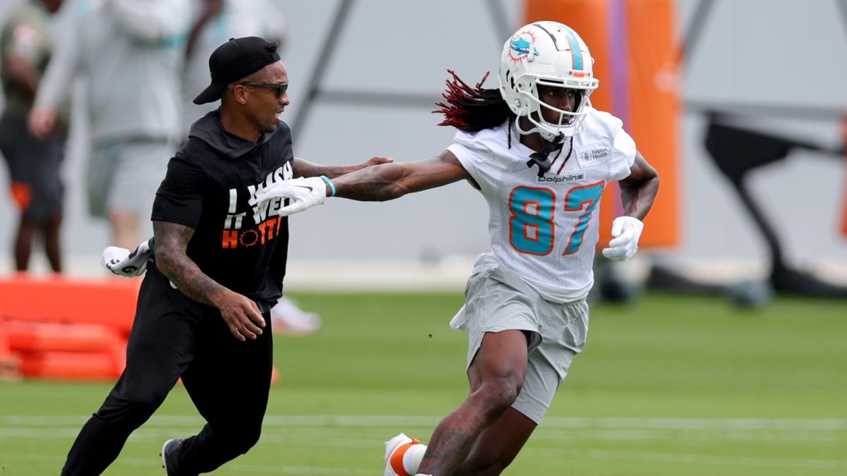 NFL preseason: Dolphins rookie Daewood Davis exits in stretcher