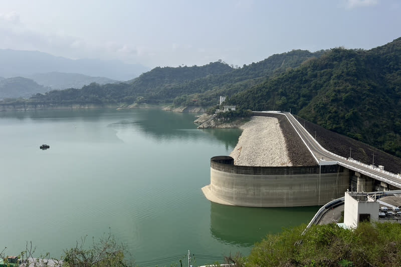 台南3大水庫合併蓄水率約4成 台南市政府16日統計轄內3座主要水庫合併蓄水率約4 成，水情雖屬正常，但蓄水量下降中，已要求所屬單 位進行抗旱整備。圖為曾文水庫。 （台南市政府提供） 中央社記者楊思瑞台南傳真  113年4月16日 