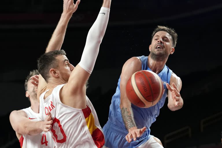 Nicolás Laprovittola tuvo un formidable comienzo contra España, pero después se apagó y cayó en algo del flopping del que advierte Luis Scola.