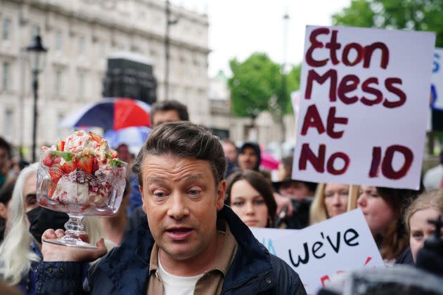 Jamie Oliver takes part in the What An Eton Mess demonstration outside Downing Street, London, calling for Boris Johnson to reconsider his U-turn on the Government's anti-obesity strategy.  (Photo: Dominic Lipinski - PA Images via Getty Images)