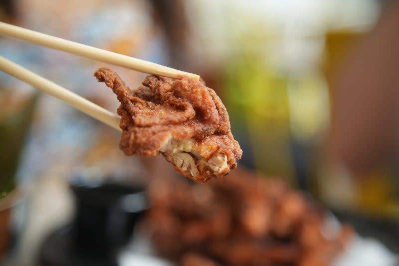 holding chicken kaarage with chopsticks