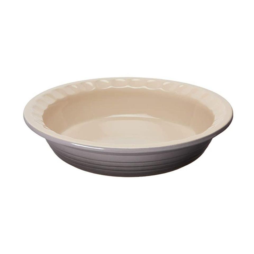 6) Le Creuset 9-Inch Stoneware Pie Dish