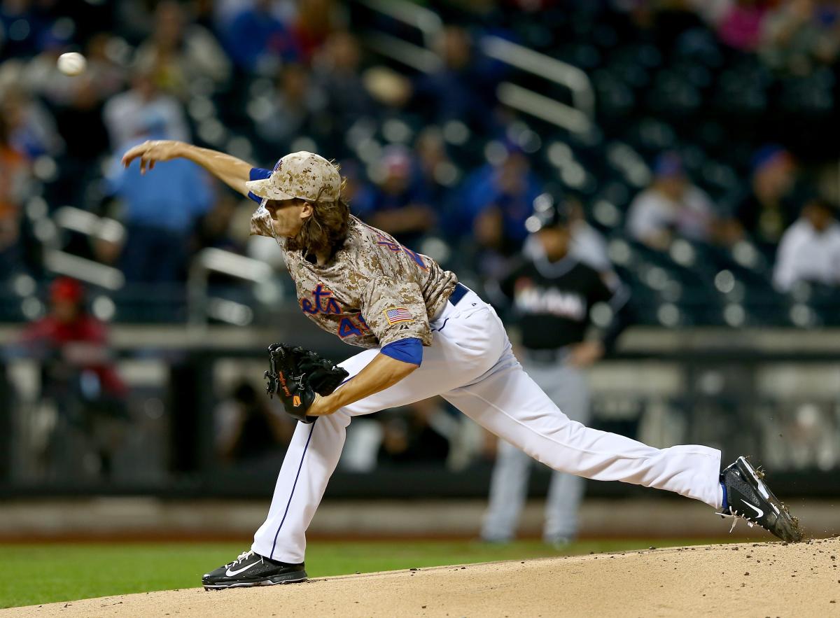 PHOTO: Mr. Met has hair like Mets pitcher Jacob deGrom 