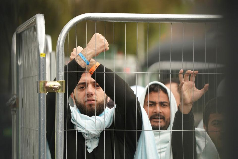 Des milliers de demandeurs d'asile ont été détenus dans un établissement surpeuplé dans le Kent (PA Wire)
