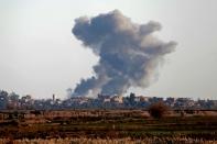 The US-led coalition has carried out intense air strikes and shelling of Islamic State group positions in the middle Euphrates Valley since its Kurdish-led allies launched a major ground offensive last year