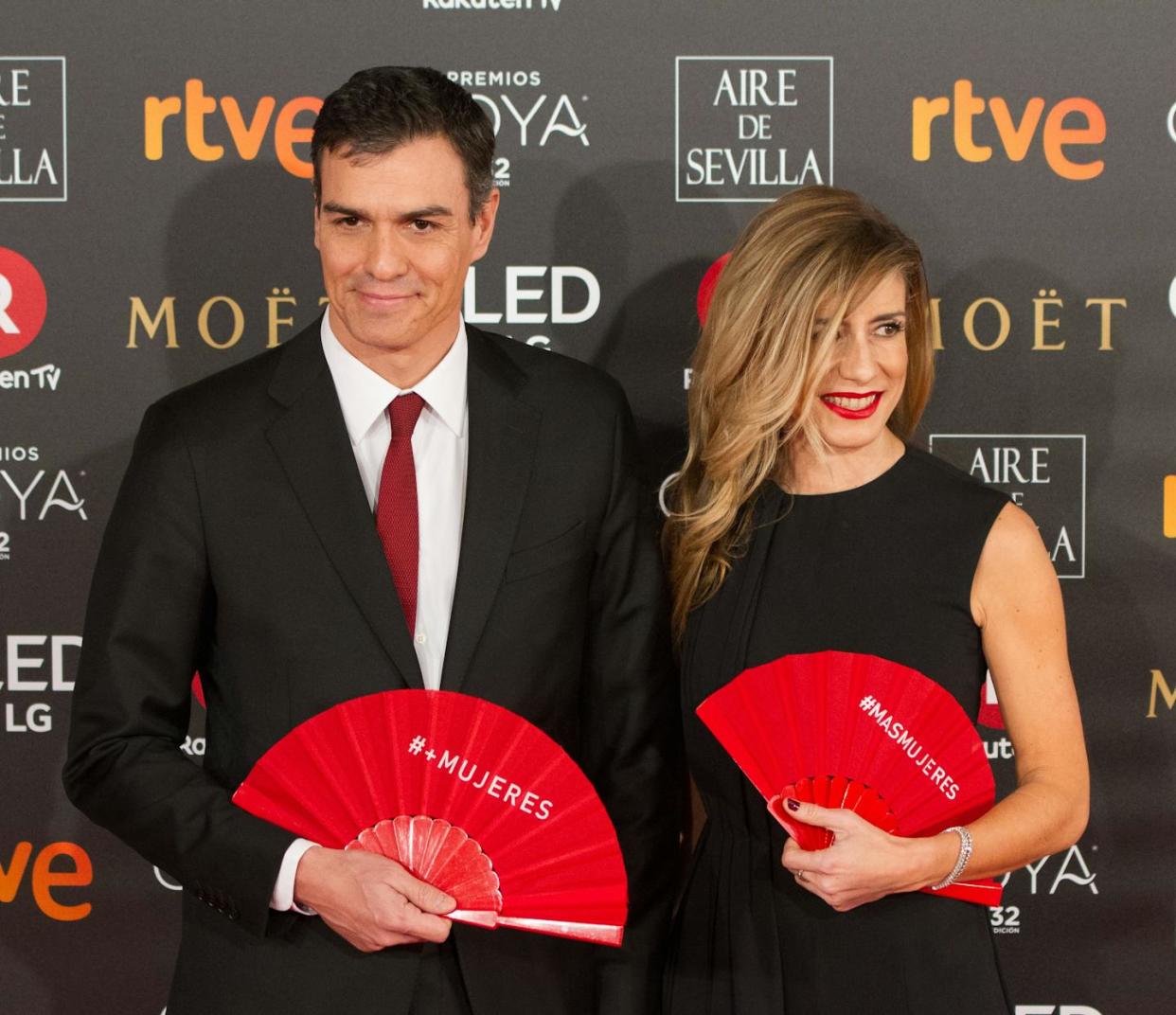 Pedro Sánchez con su mujer, Begoña Gómez, en la gala de los Premios Goya. <a href="https://commons.wikimedia.org/wiki/File:Premios_Goya_2018_-_Pedro_S%C3%A1nchez_y_Bego%C3%B1a_G%C3%B3mez_Fern%C3%A1ndez.jpg" rel="nofollow noopener" target="_blank" data-ylk="slk:Carlos Delgado / Wikimedia Commons;elm:context_link;itc:0;sec:content-canvas" class="link ">Carlos Delgado / Wikimedia Commons</a>, <a href="http://creativecommons.org/licenses/by/4.0/" rel="nofollow noopener" target="_blank" data-ylk="slk:CC BY;elm:context_link;itc:0;sec:content-canvas" class="link ">CC BY</a>