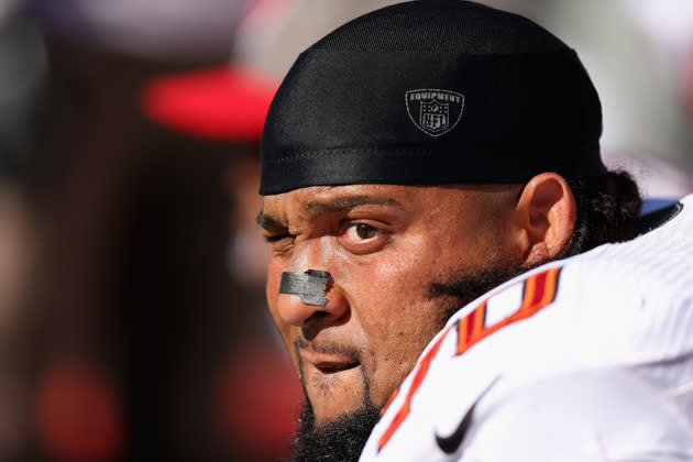 Buccaneers tackle Donald Penn gets profane on Twitter about reports  concerning his weight