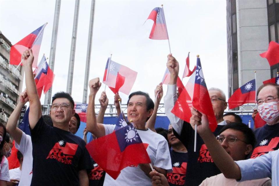 前總統馬英九出席國民黨中央廣場升旗典禮。（圖／取自馬英九臉書）