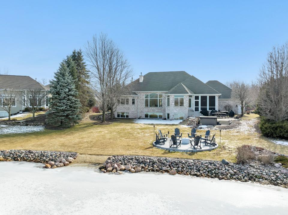 Former Green Bay Packers defensive coordinator Joe Barry listed his house in Suamico for $1.2 million. Barry now is with the Miami Dolphins.