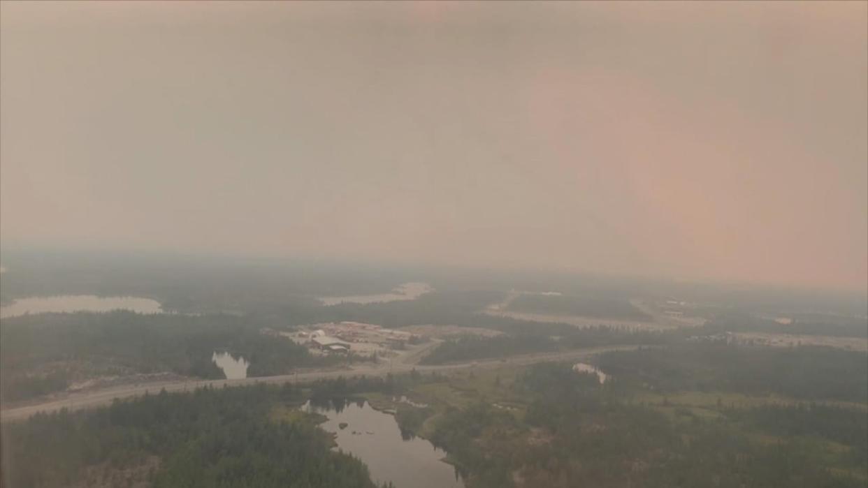 Wildfire smoke hangs over Yellowknife on Tuesday. (Wildinette Paul/Radio-Canada - image credit)
