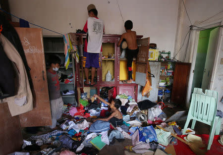 Residents who stayed at evacuation centers, due to the assault of government troops against pro-Islamic State militant groups, start cleaning their house after they were allowed to return to Basak, Malutlut district in Marawi city, Philippines October 29, 2017. REUTERS/Romeo Ranoco