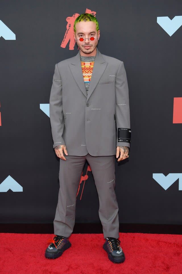 J Balvin Gleams in White Louis Vuitton Suit at MTV VMAs 2022 – WWD