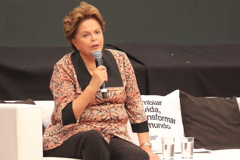 Dilma Rousseff el primer día de la "contracumbre" del G-20 en Ferro