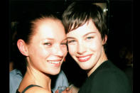 Spotted in London in 1998 with model Kate Moss, Liv looks young and chic in a pixie ‘do.