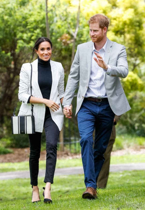 <p>A sharp look for the Invictus Games 2018: a white coat, black pants and a stripy shoulder bag.</p>