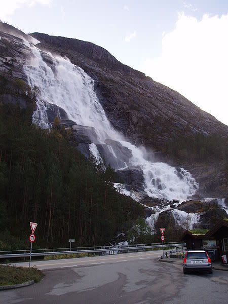 450px-Langfossen