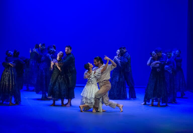 "Cuando sale el sol": el Ballet Folklórico Nacional, en el final de la función festiva que anticipó anoche el Día de la Danza en el Teatro Regio - Créditos: @Carlos Villamayor