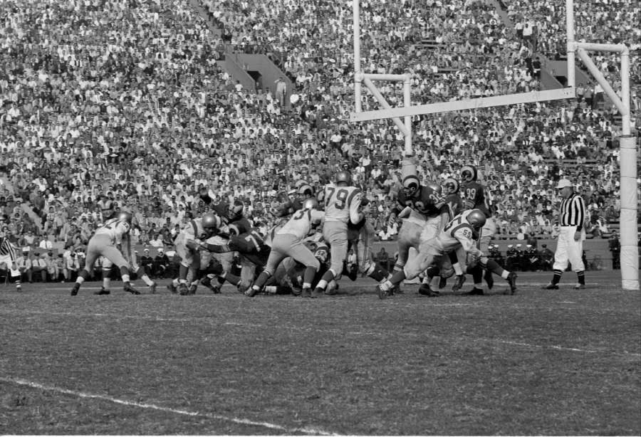 UNITED STATES – NOVEMBER 10: 1958-San Francisco 49ers at Los Angeles Rams- Los Angeles Memorial Coliseum. 49ers try to drive it end to the end zone. (Photo by Al Paloczy/The Enthusiast Network via Getty Images/Getty Images)