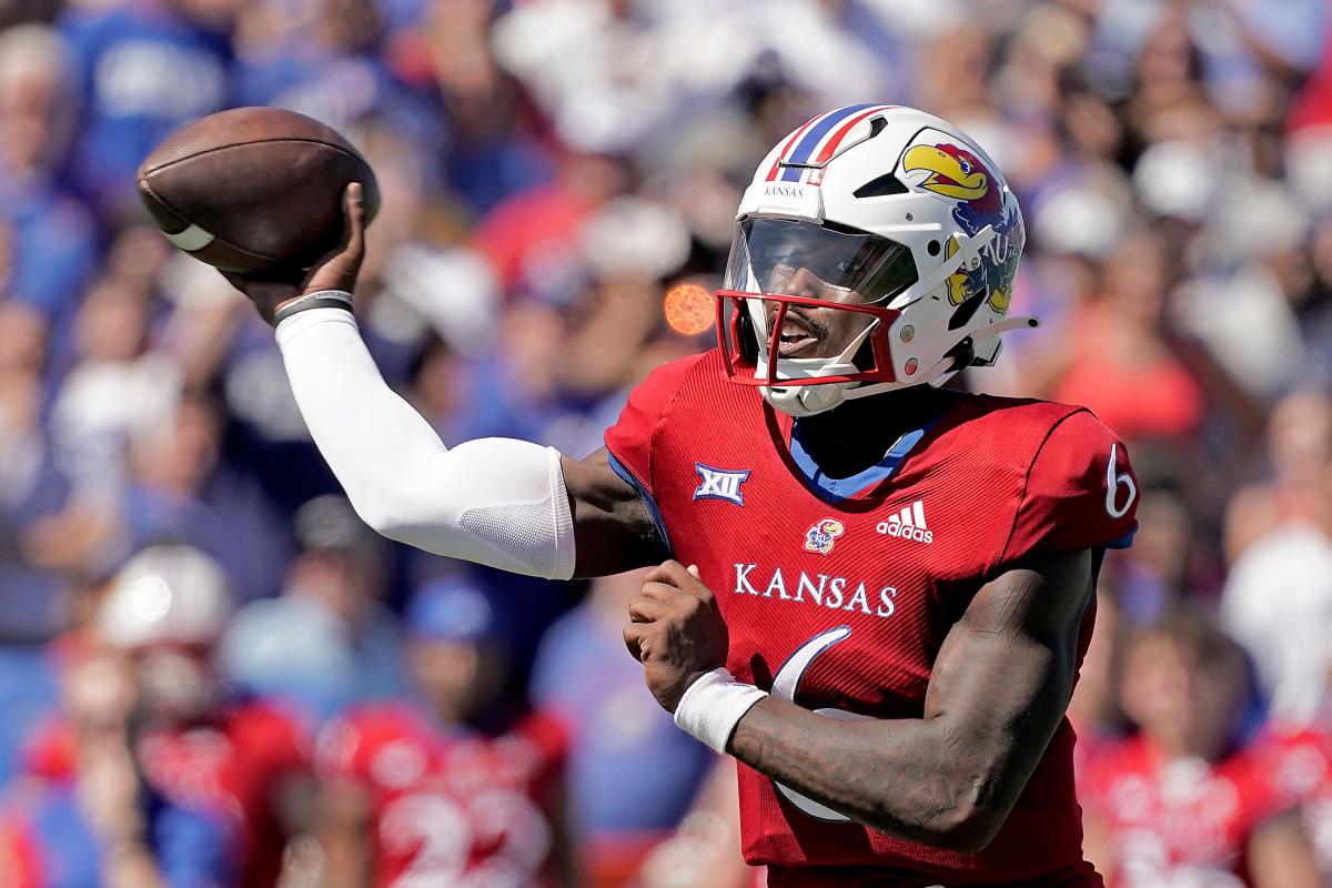 Arkansas football vs. Kansas in Liberty Bowl Score prediction