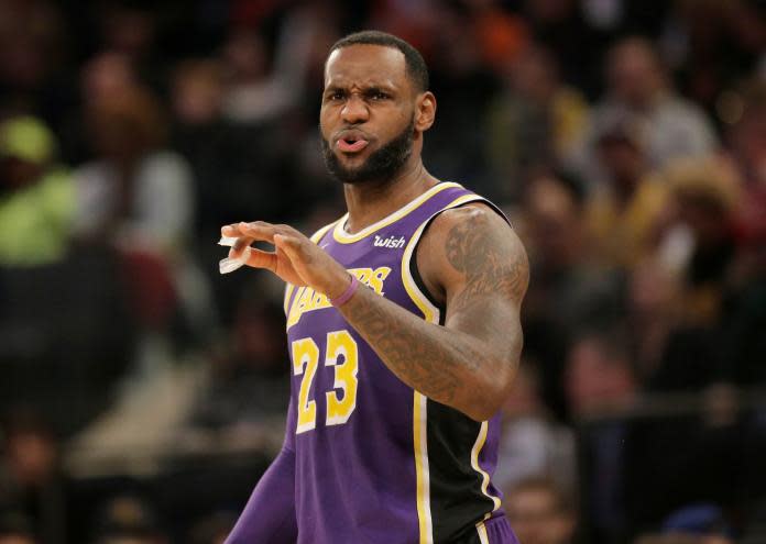 ▲湖人超級球星「詹皇」LeBron James今(7)日缺席洛城大戰，湖人主帥Frank Vogel透露明日「背靠背」出戰拓荒者依舊會休兵。（圖／美聯社／達志影像）