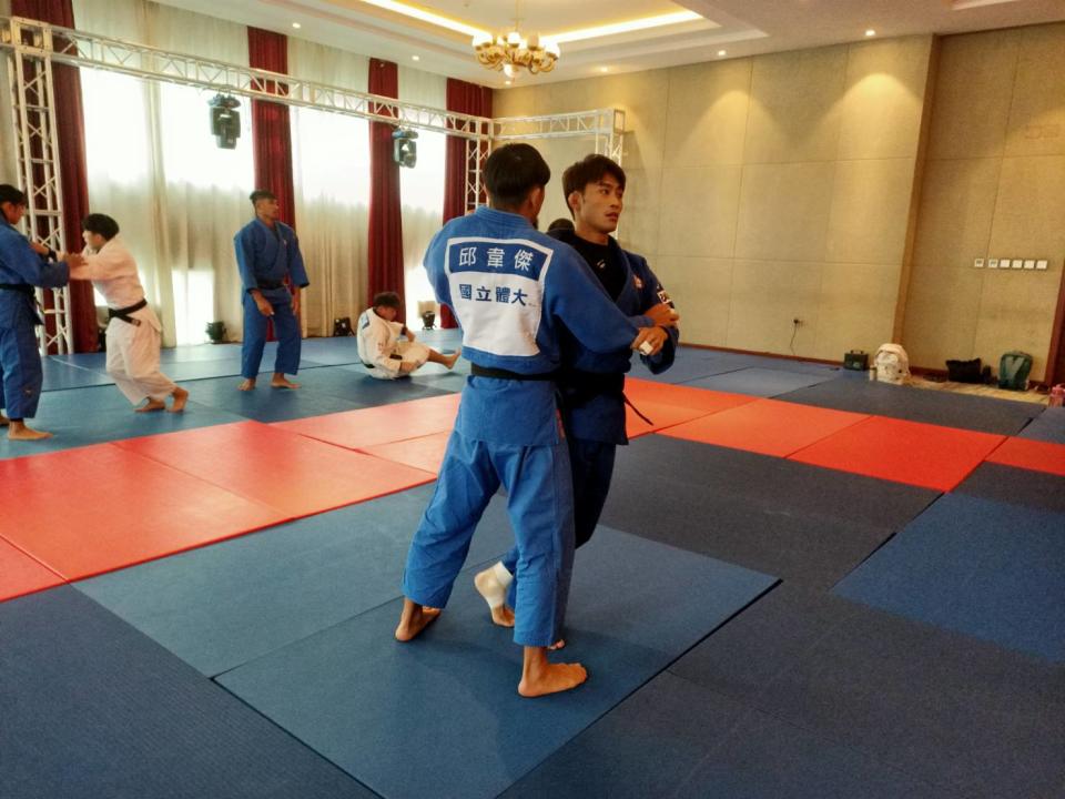 男子60公斤楊勇緯選手於蒙古烏蘭巴托賽前訓練。（體育署提供）