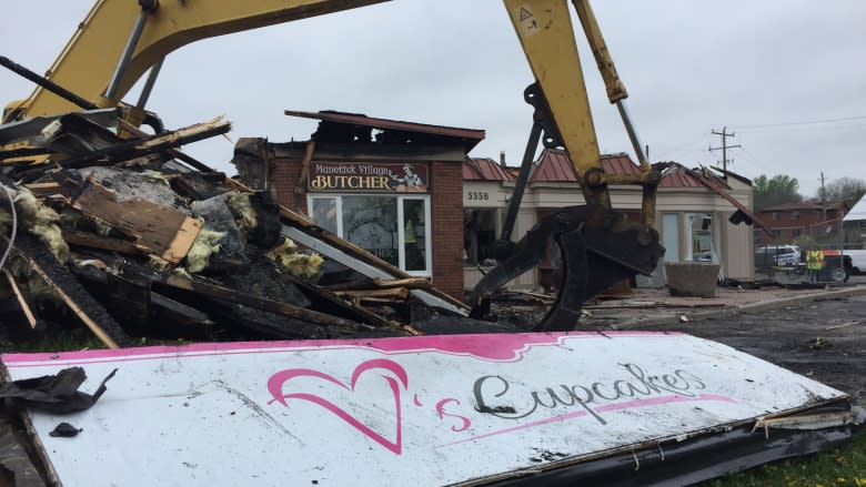 Manotick businesses closed for good after fire guts building