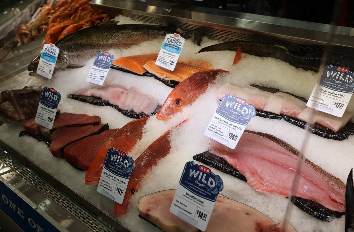 Fresh seafood on display at the new Alliance H-E-B. Amanda McCoy/amccoy@star-telegram.com