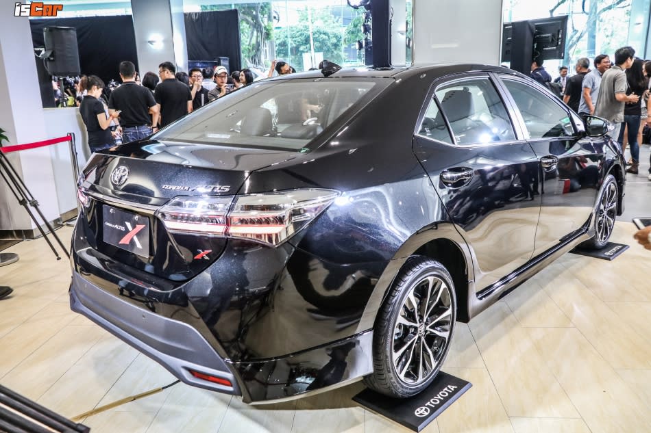 外表動感有型、操控底子也行，Toyota Corolla Altis X，售價77.9萬元、炫魅紅搶眼塗裝！