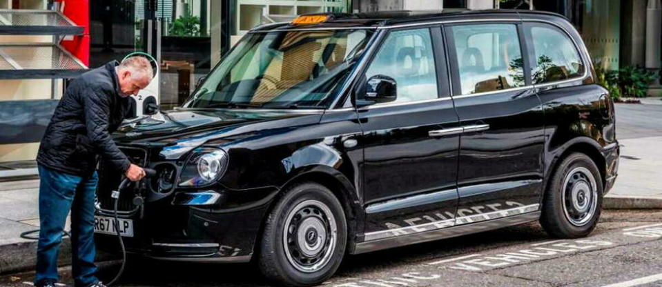 Le taxi londonien électrique LEVC, fabriqué par la filiale anglaise du chinois Geely, continuera comme les utilitaires et les motos à bénéficier des aides gouvernementales.
