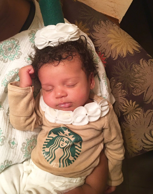 “Mi pequeña hermana es un café late de Starbucks para Halloween”, publicó esta mujer en las redes sociales. Foto: Twitter.com/MalaniFritos