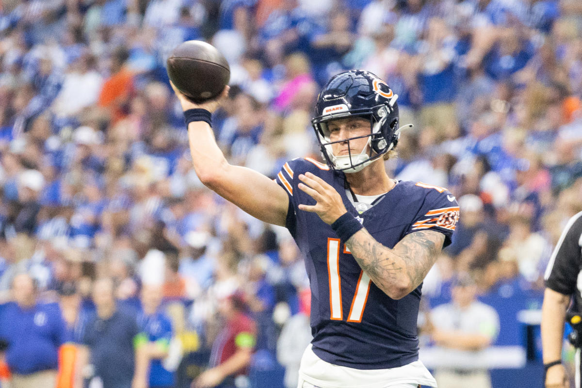 PFF: Chicago Bears Top 5 graded players on offense and defense against the  Titans