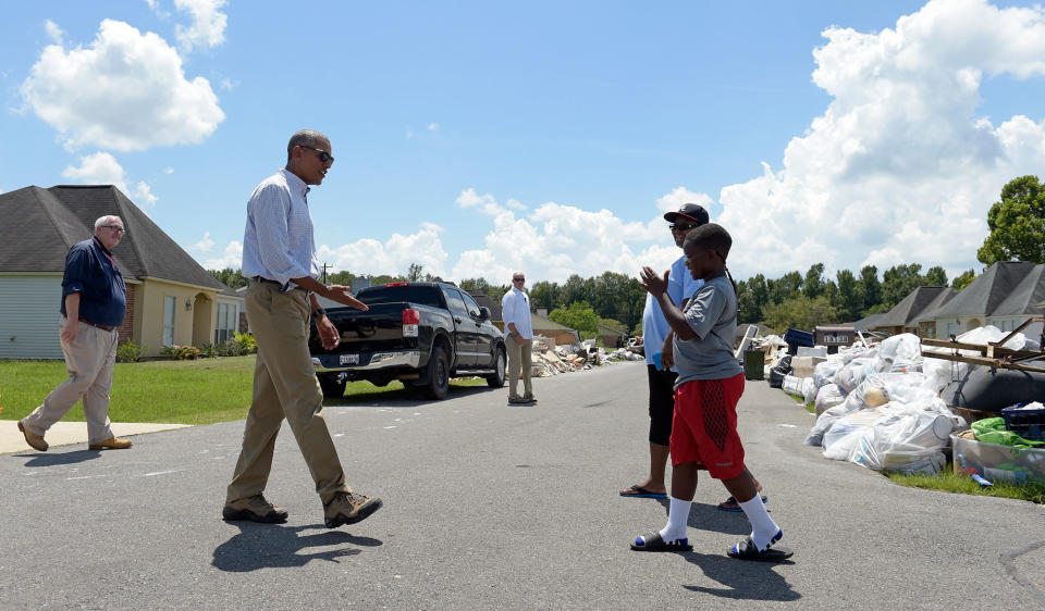 Obama visits flood-damaged Baton Rouge