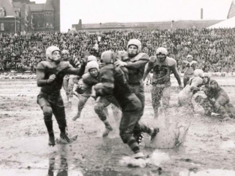 Who's who? During the 1950 Grey Cup game, better known as the Mud Bowl, it was difficult to distinguish between the Toronto Argonauts and Winnipeg Blue Bombers. (Canadian Football Hall of Fame and Museum - image credit)