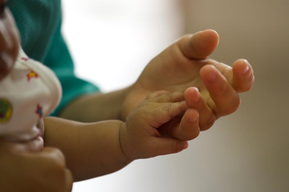 En 2018, environ 650 pupilles de l'État ont été adoptés et 615 enfants recueillis à l'étranger. - Rodrigo BUENDIA / AFP