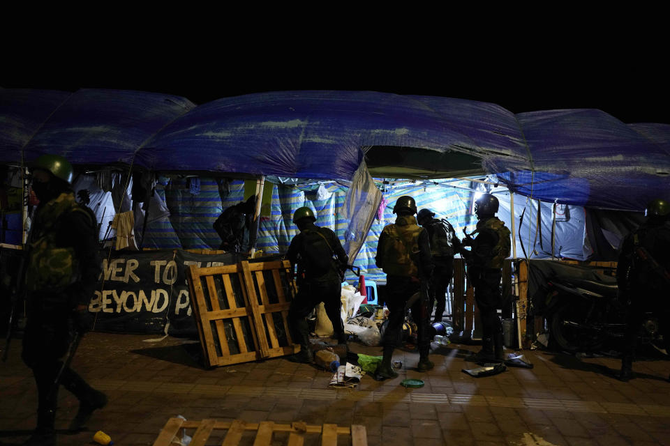 Army soldiers remove the anti government banners from the site of a protest camp outside the Presidential Secretariat in Colombo, Sri Lanka, Friday, July 22, 2022. (AP Photo/Rafiq Maqbool)