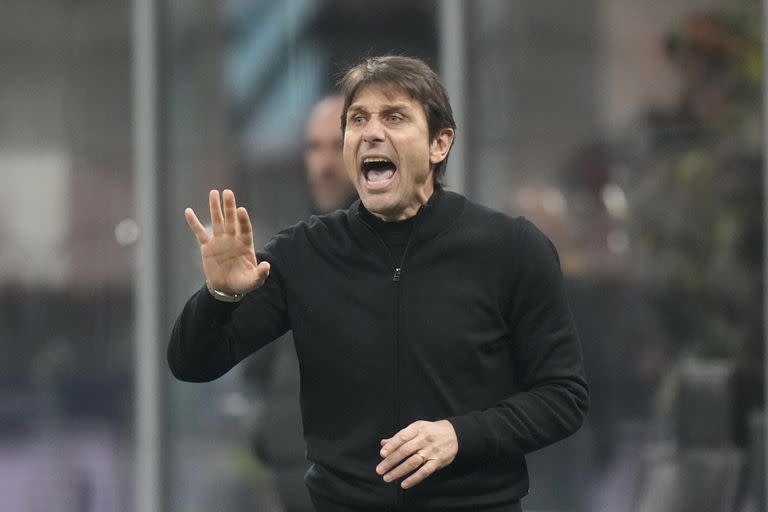 El técnico de Tottenham Antonio Conte, realizó declaraciones explosivas tras la igualdad de su equipo