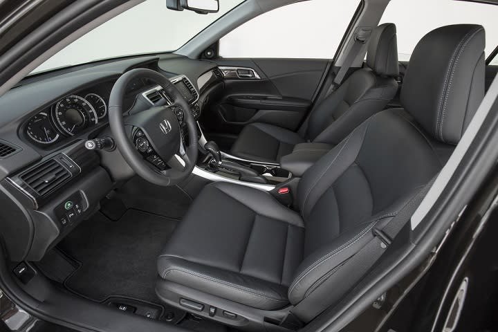 2017 Honda Accord Sedan Touring front seats photo