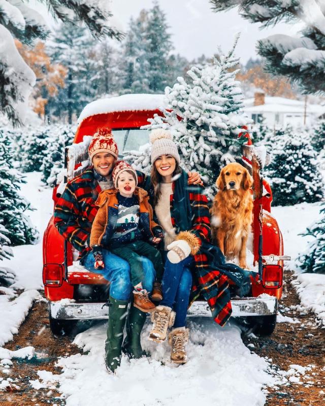 snow family portrait ideas