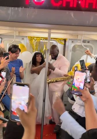 New York Couple Saves Money by Holding Wedding Reception on the Subway ...