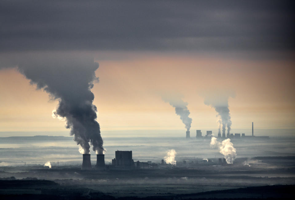 人類大量燃燒化石燃料，是一世紀以來碳排放的主要來源之一。