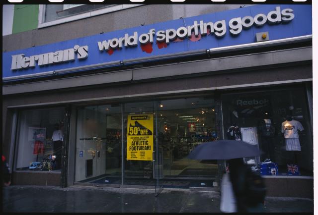 Iconic Stores You Grew Up With That Are No Longer Around