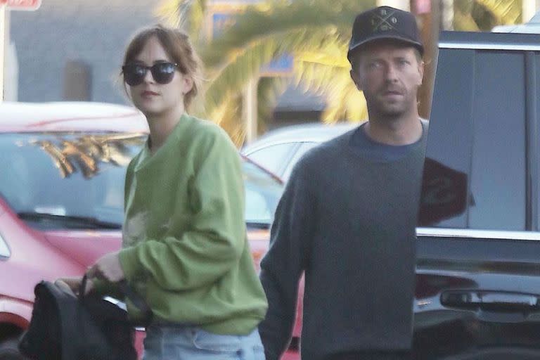 Dakota Johnson y Chris Martin comenzaron a salir en 2017